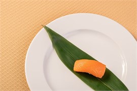 {{photo.Alt || photo.Description || 'Суши с лососем'}}