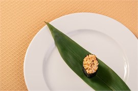 {{photo.Alt || photo.Description || 'Гункан с угрём'}}