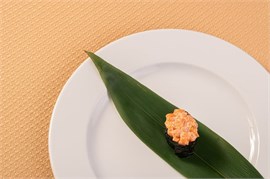 {{photo.Alt || photo.Description || 'Гункан с лососем'}}